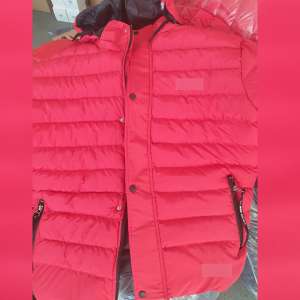 Peste 1.150 articole textile si parfumuri susceptibile a fi contrafăcute, confiscate la P.T.F. Giurgiu