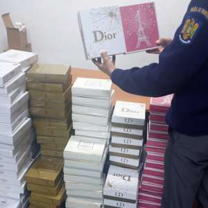 Produse susceptibile a fi contrafăcute, în valoare de peste 208.000 de lei, descoperite la P.T.F. Giurgiu