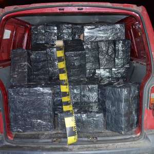 Peste 33.000 de pachete cu țigări de contrabandă, confiscate la frontiera de nord a României