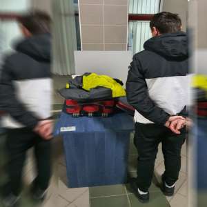 Cărţi de identitate româneşti false, descoperite de poliţiştii de frontieră