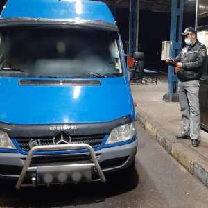 La volanul unor autovehicule, deși nu obţinuseră niciodată dreptul de a conduce