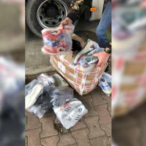 Aproximativ 9.000 de bunuri susceptibile a fi contrafăcute, a căror valoare depăşeşte 880.000 lei, confiscate în P.T.F. Giurgiu