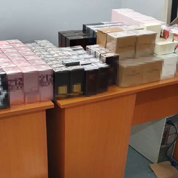 Peste 1.000 articole de parfumerie susceptibile a fi contrafăcute, confiscate de polițiștii de frontieră din cadrul I.T.P.F. Giurgiu