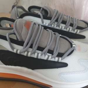 Mii de pastile contrafăcute susceptibile a fi folosite în tratamentul anti Covid-19, descoperite în P.T.F. Giurgiu