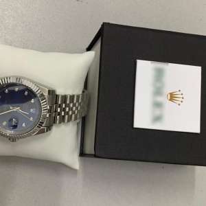 Ceasuri și o brățară de lux nedeclarate, confiscate la frontieră