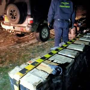 Peste 7.000 de pachete cu țigări confiscate și un autoturism de teren indisponibilizat