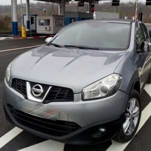 Bărbat depistat la controlul de frontieră cu autoturismul radiat din circulație și cu o bancnotă falsă, ascunsă în portofel