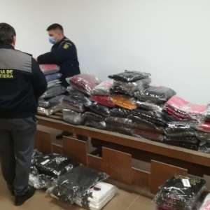 Bunuri susceptibile a fi contrafăcute în valoare de peste 77.000 lei, confiscate de poliţiştii de frontieră de la P.T.F. Vama Veche