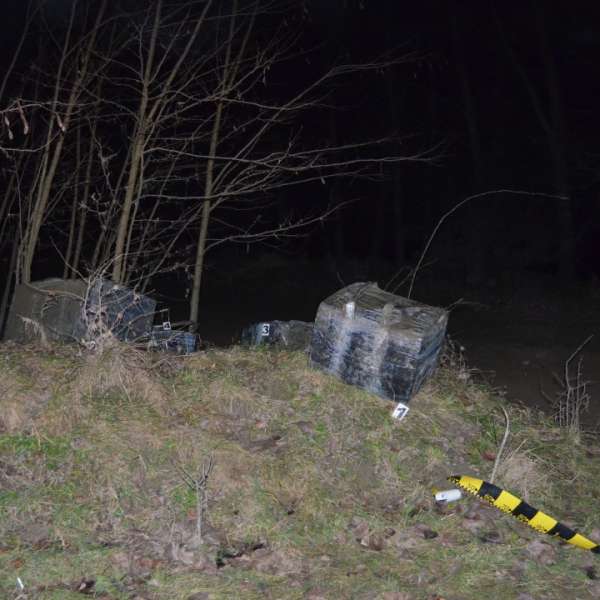 Aproximativ 6.000 de pachete de țigări de contrabandă, descoperite de polițiștii de frontieră botoșăneni