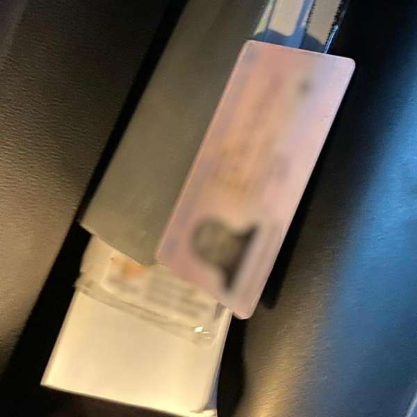 Permis de conducere fals, ascuns în torpedoul unui microbuz, descoperit de poliţiştii de frontieră ieşeni