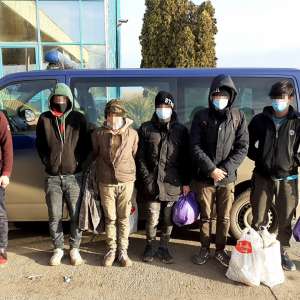 Afgani depistaţi ascunşi într-un ansamblu rutier care transporta bere,  depistaţi la P.T.F. Nădlac I