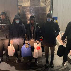 Treisprezece cetăţeni din Afganistan,  depistați ascunşi în două TIR-uri la PTF Nădlac II