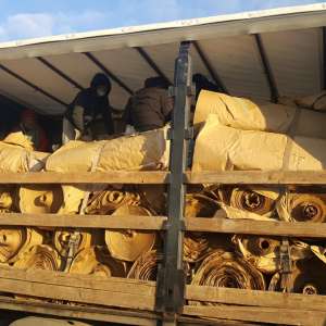 Treisprezece cetăţeni din Afganistan,  depistați ascunşi în două TIR-uri la PTF Nădlac II