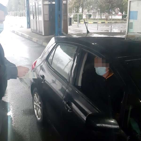 Aflat la volan, fără permis de conducere