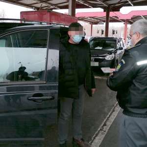 Un permis fals costisitor - 700 de euro și un dosar penal