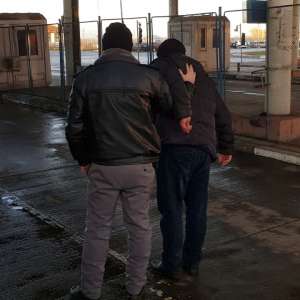 Bărbat cu cetăţenie R. Moldova căutat de autorităţile din România, depistat la controlul de frontieră