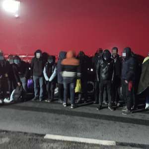 Doi şoferi turci cercetaţi pentru transportul a douăzeci de cetăţeni din Irak, Siria, Egipt şi Afganistan spre frontieră