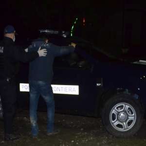 Cetăţean sârb depistat de poliţiştii de frontieră în timp ce încerca să intre ilegal în România