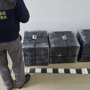 Țigări în valoare de 25.000 lei, confiscate de polițiștii de frontieră