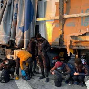 Şaisprezece cetăţeni din Afganistan, Pakistan, Camerun şi Coasta de Fildeş, depistați de polițiștii de frontieră arădeni