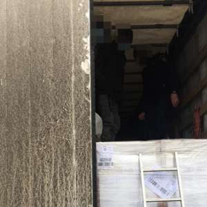 Douăzeci şi unu de cetăţeni străini care intenţionau să treacă ilegal frontiera, depistați de poliţiştii de frontieră din judeţul Arad