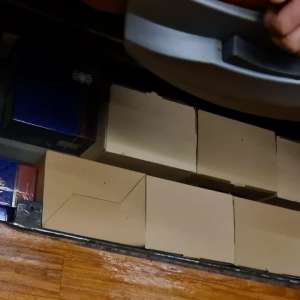 Produse de parfumerie susceptibile a fi contrafăcute, a căror valoare depăşeşte 233.000 lei, descoperite în P.T.F. Giurgiu