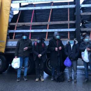 42 cetăţeni străini care intenţionau să treacă ilegal frontiera în Ungaria, depistați de poliţiştii de frontieră din judeţele Bihor și Arad