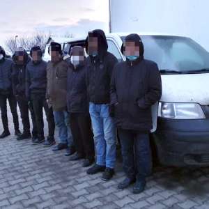 Trei români cercetaţi pentru călăuzirea a 12 cetăţeni turci si afgani