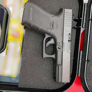 Un pistol cu muniţia aferentă descoperit într-un container, în Portul Constanţa Sud Agigea