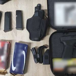 Un pistol cu muniţia aferentă descoperit într-un container, în Portul Constanţa Sud Agigea