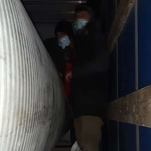 42 de cetăţeni din Afganistan și Pakistan, ascunşi în opt automarfare, depistați de poliţiştii de frontieră arădeni