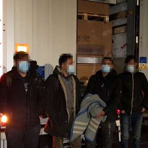 Treisprezece cetăţeni din Afganistan, Siria, Congo și Camerun,  depistați de poliţiştii de frontieră din Arad