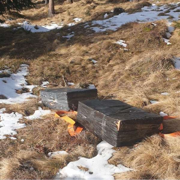 Ţigări în valoare de 35.100 lei, confiscate de poliţiştii de frontieră