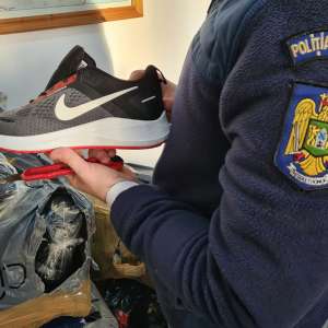 Bunuri în valoare de aproximativ 749.000 de lei, susceptibile a fi contrafăcute, confiscate de polițiștii de frontieră în P.T.F. Giurgiu