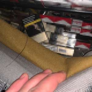 Pachete cu țigări ascunse în scaunele și bancheta unui autoturism, descoperite de poliţiştii de frontieră în P.T.F. Giurgiu