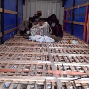 38 de cetăţeni din Afganistan și Pakistan, ascunşi în șase automarfare, depistați la P.T.F. Nadlac II şi P.T.F. Vărşand