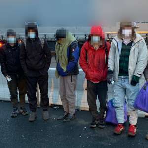 38 de cetăţeni din Afganistan și Pakistan, ascunşi în șase automarfare, depistați la P.T.F. Nadlac II şi P.T.F. Vărşand