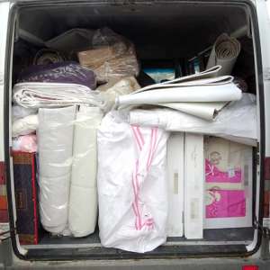 Peste 6.600 pachete cu țigări, ascunse în butoaie din plastic într-un microbuz, descoperite la P.T.F. Calafat