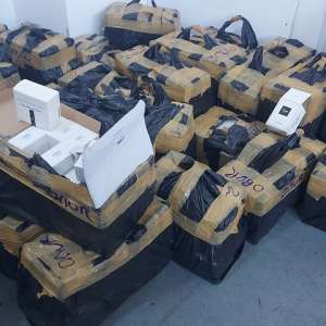 Produse susceptibile a fi contrafăcute, în valoare de peste 890.000 de lei, descoperite la P.T.F. Giurgiu