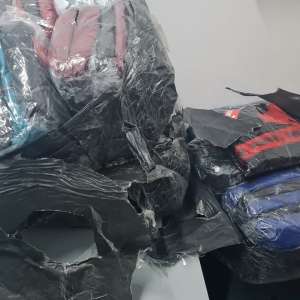 Produse susceptibile a fi contrafăcute, în valoare de peste 890.000 de lei, descoperite la P.T.F. Giurgiu