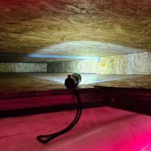 Aproximativ 3.200 de pachete cu ţigări, ascunse în plafonul unei autoutilitare, descoperite în P.T.F. Borș II