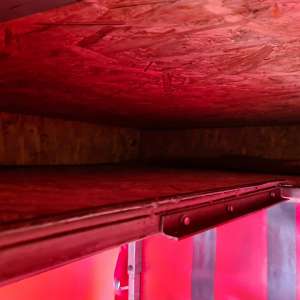 Aproximativ 3.200 de pachete cu ţigări, ascunse în plafonul unei autoutilitare, descoperite în P.T.F. Borș II