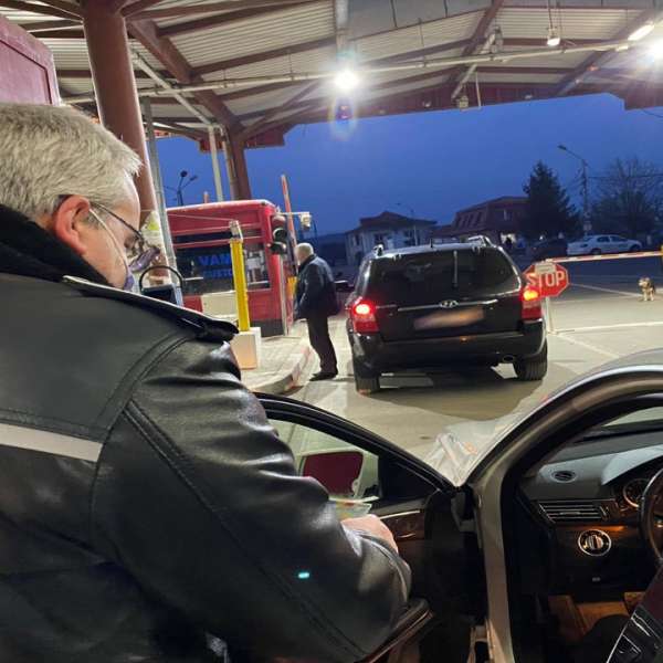 Permis de conducere cu însemnele autorităților din Marea Britanie fals, descoperit la controlul de frontieră