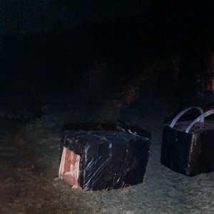 Mii de pachete cu ţigări de contrabandă descoperite de poliţiştii de frontieră