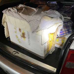   Sătmărean depistat în trafic fără drept de a conduce, în timp ce transporta țigări în valoare de 17.500 lei