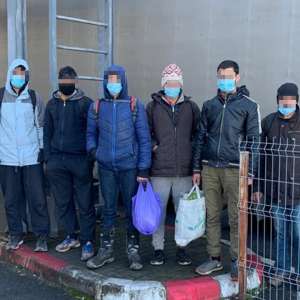 Afgani şi pakistanezi depistaţi ascunşi în TIR la Moraviţa   