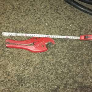 Doi bărbaţi depistaţi în timp ce furau cablu de comunicaţii