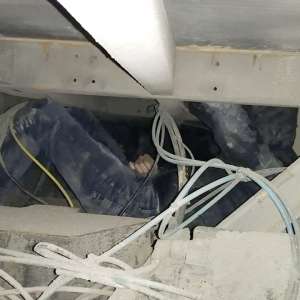 Doi sirieni depistați ascunşi pe osia unui automarfar la P.T.F. Ostrov