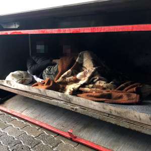 Cincisprezece cetăţeni străini care intenţionau să treacă ilegal frontiera, depistați de poliţiştii de frontieră din judeţul Bihor și Arad