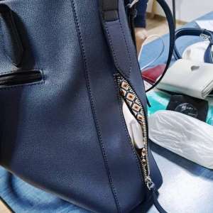 Cartea de identitate falsă, procurată de mamă, i-a adus o lucrare penală